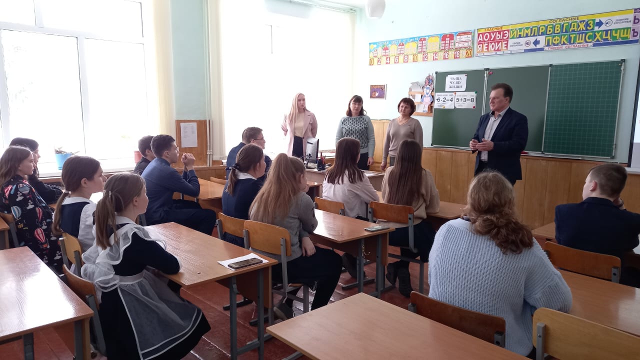 Заседание инициативной группы по вопросу создания в школе первичного отделения Российского движения детей и молодежи &amp;quot;Движение первых&amp;quot;.